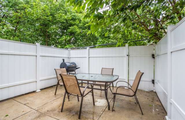 AMAZING 3 Bedrooms 2 Bath + Den in University City!! Available Fall 2024 photos photos