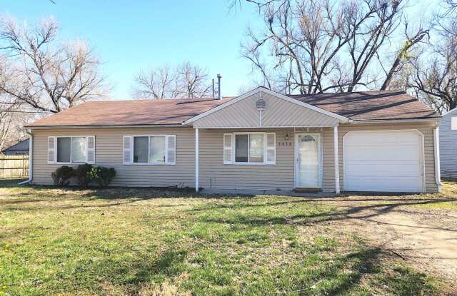 Easy Access to Shopping and Highway! - 3434 Southwest Clare Avenue, Topeka, KS 66611