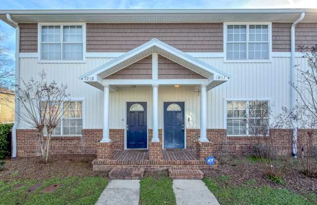 AMAZING 3/3 w/ Stainless Steel Apps, Washer/Dryer, & New Flooring in Bedrooms! Mins to FSU & TSC! Community Pool & Gym! $1450/month! Avail Oct 1st! photos photos