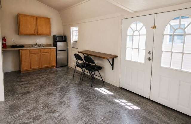 33 Roy Avenue - A Gallery 3