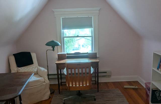 13 Riggs Place Gallery 3