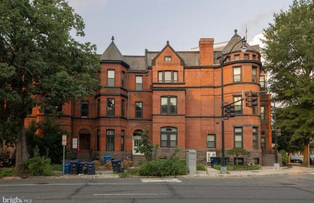 2209 WASHINGTON Circle NW Gallery 2