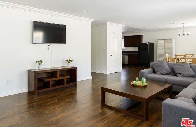 1253 W 35th St photos photos