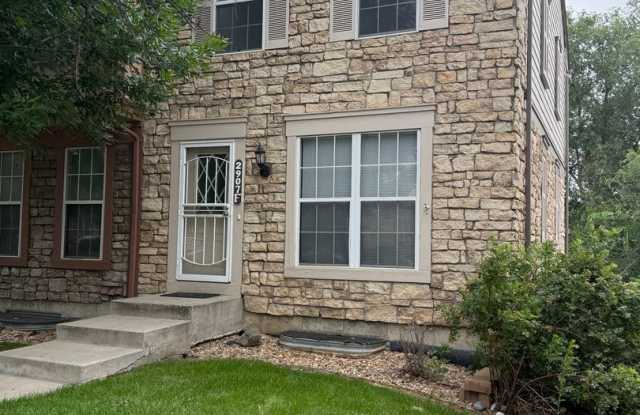 3 bed/2.5 bath townhome available for rent photos photos