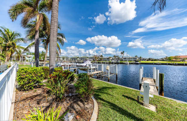 QUINTESSENTIAL WATERFRONT SEASONAL RENTAL photos photos