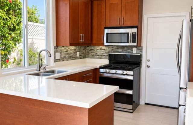 2020 Santa Ana Avenue Unit F Gallery 4