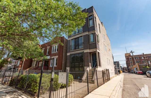 2535 W Flournoy St photos photos