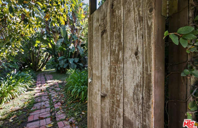 8618 Appian Way Gallery 2