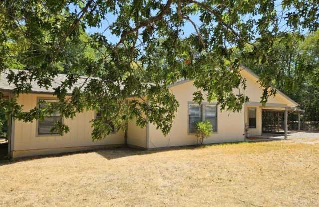 1548  Lovers LN - 1548 Lovers Lane, Lockhart, TX 78644