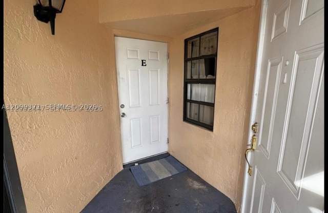 1190 Washington Cir Gallery 1