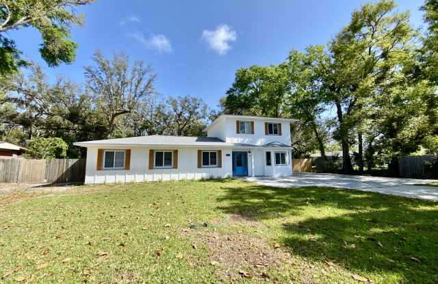 402 Fairpoint Dr photos photos