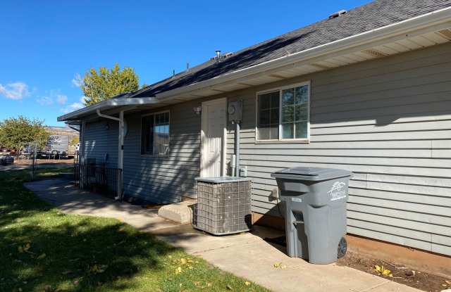 WONDERFUL 1 BEDROOM BASEMENT APARTMENT!! photos photos