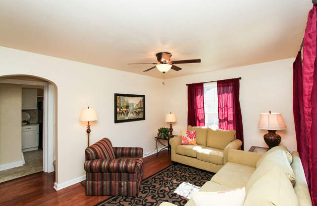 Spacious 3 bedroom 1.5 Bath Gem Available Great location! Gallery 4