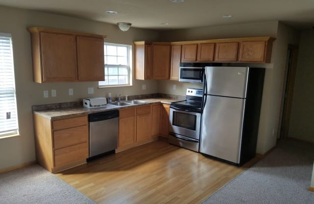 1149 Oak Creek Drive - 1149 Oak Creek Dr, Pleasant Hill, IA 50327