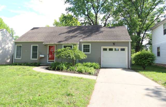 2 Bedroom 1 Bath Home in Roeland Park - 5017 West 50th Terrace, Roeland Park, KS 66205
