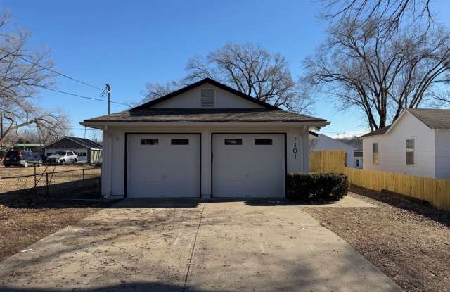 Newly Remodeled 2 Bed 1 Bath home in Independence - 1101 South Woodland Avenue, Independence, MO 64052