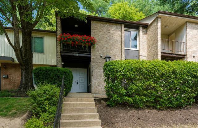 Updated 3-Bedroom, 2 Full Bath, 2 Half Bath Townhouse in Close-In Potomac! Gallery 1