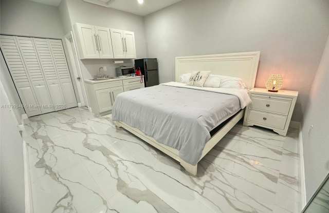 40 Sutton Rd - 40 Sutton Road, West Park, FL 33023 40 Sutton Rd - 40 Sutton Road, West Park, FL 33023