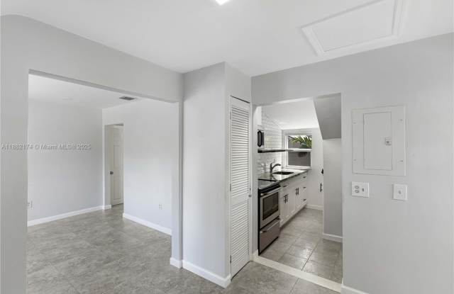1408 SW 19th Ter photos photos