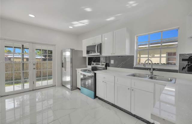 536 Northwest 25th Avenue photos photos