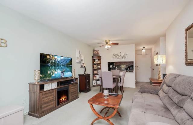 2 Elmwood Park Dr photos photos