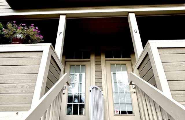 Charming 2BR House in Denver Gallery 1