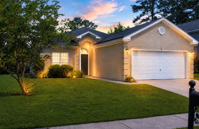 3 bedroom, 2 bathrooms in Richmond Hill's Mainstreet photos photos