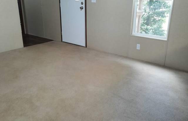 $1000 - 2 Bedroom / 2 Bath Mobile Home in the North River Road Community photos photos