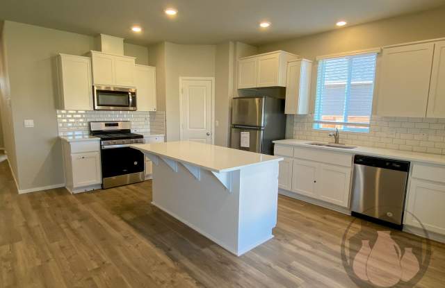 Beautiful Home in Woodburn Gallery 4