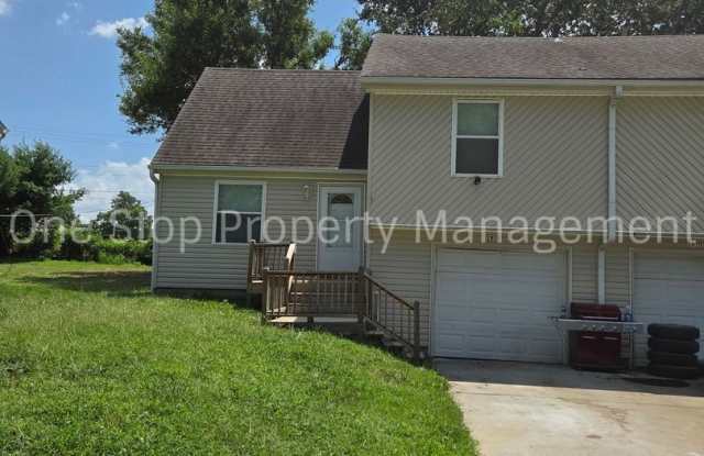 Updated 3 Bedroom, 1 Bathroom Duplex in Independence, MO photos photos