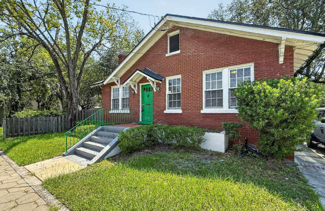Home with Office/In Law Suite Gallery 4