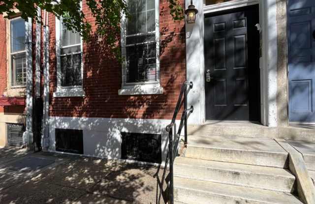 Bright One Bedroom Apartment in Washington Square West! photos photos