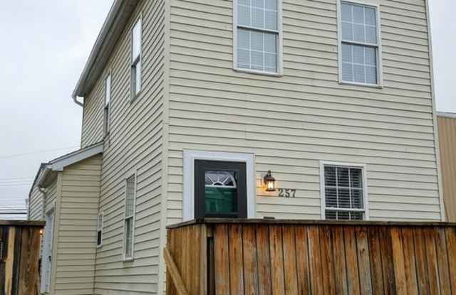 Rare 3-Bed/2-Bath with Large Deck in East Franklinton Arts District - Walkable to Downtown photos photos