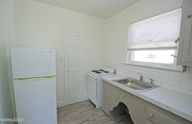 60 1/2 Boyd Place Gallery 4