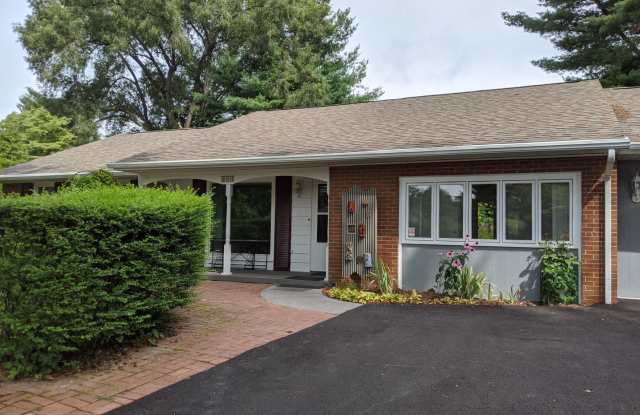 Spacious Home in McBryde Village next to VT campus photos photos