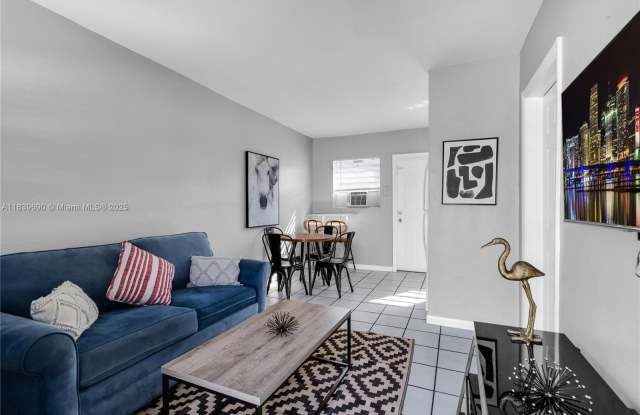 105 SW 5 Ct photos photos