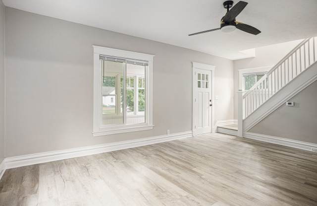 Fully Renovated 3 bed 2 bath home - Ask about our security deposit alternative! photos photos
