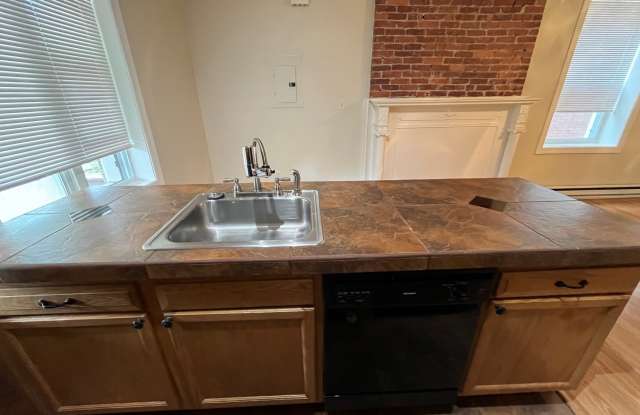 219 S Fairmount St, Apt 1 Gallery 3