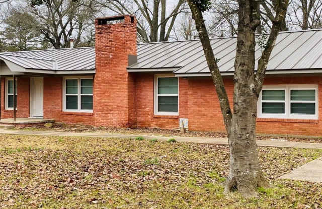 1050 SE 36th Street - 1050 36th Street Southeast, Paris, TX 75460