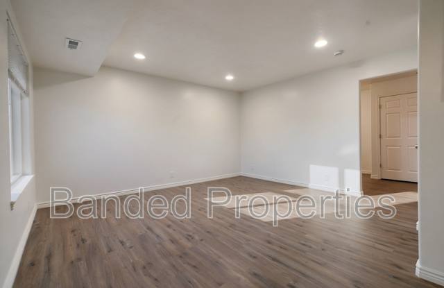 325 East Mill Street South - 3 photos photos 325 East Mill Street South - 3 photos photos