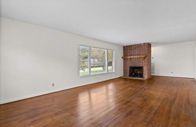 JACKSON HEIGHTS Gallery 4
