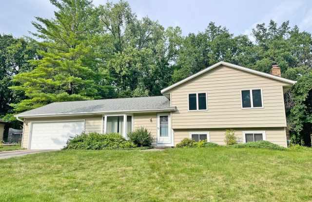 4-Level Home with Fireplace  Big Yard is Pet Friendly! photos photos