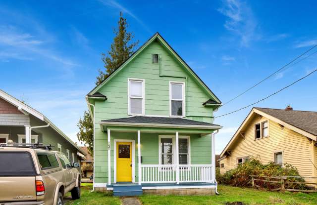 $1,000 Grocery Store Gift Card! 4 Bedroom, 1 bathroom Home in the York neighborhood for Rent! photos photos $1,000 Grocery Store Gift Card! 4 Bedroom, 1 bathroom Home in the York neighborhood for Rent! photos photos