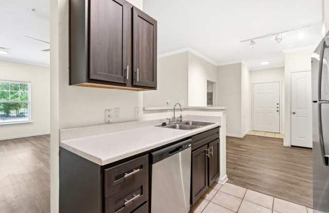 Indigo Pointe Apartments Gallery 2