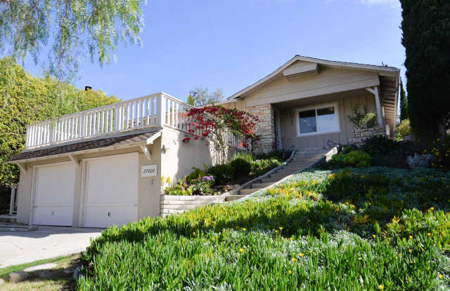 Entertainer's Delight!! Spacious 3 Bedroom 2 Bath home with LARGE deck  yard in Capo Beach! - 27022 Calle Dolores, Dana Point, CA 92624