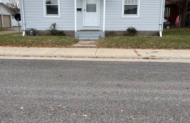 1010 East Ave - 1010 East Avenue South, La Crosse, WI 54601