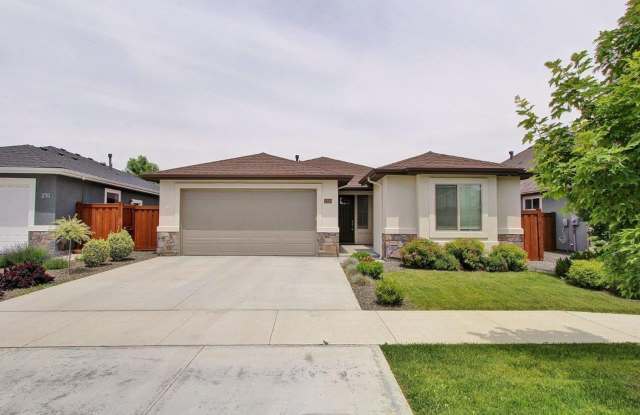 Immaculate Single-Level Home in Hazelwood Village Gallery 1