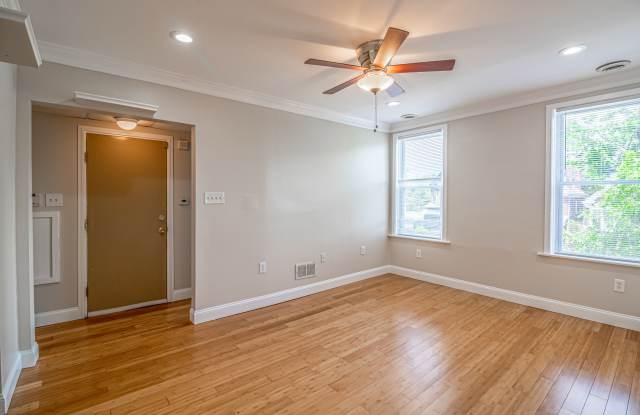 5406 Black Street - 2 photos photos