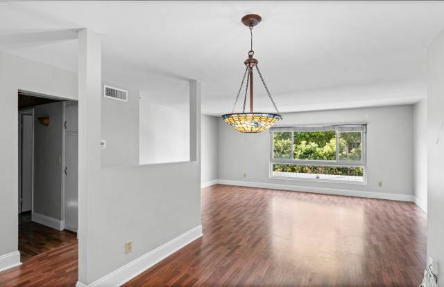 140 Walnut Avenue Gallery 3