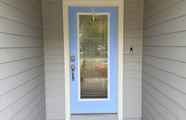 Location, amenities and FIVE bedrooms!!! Gallery 3
